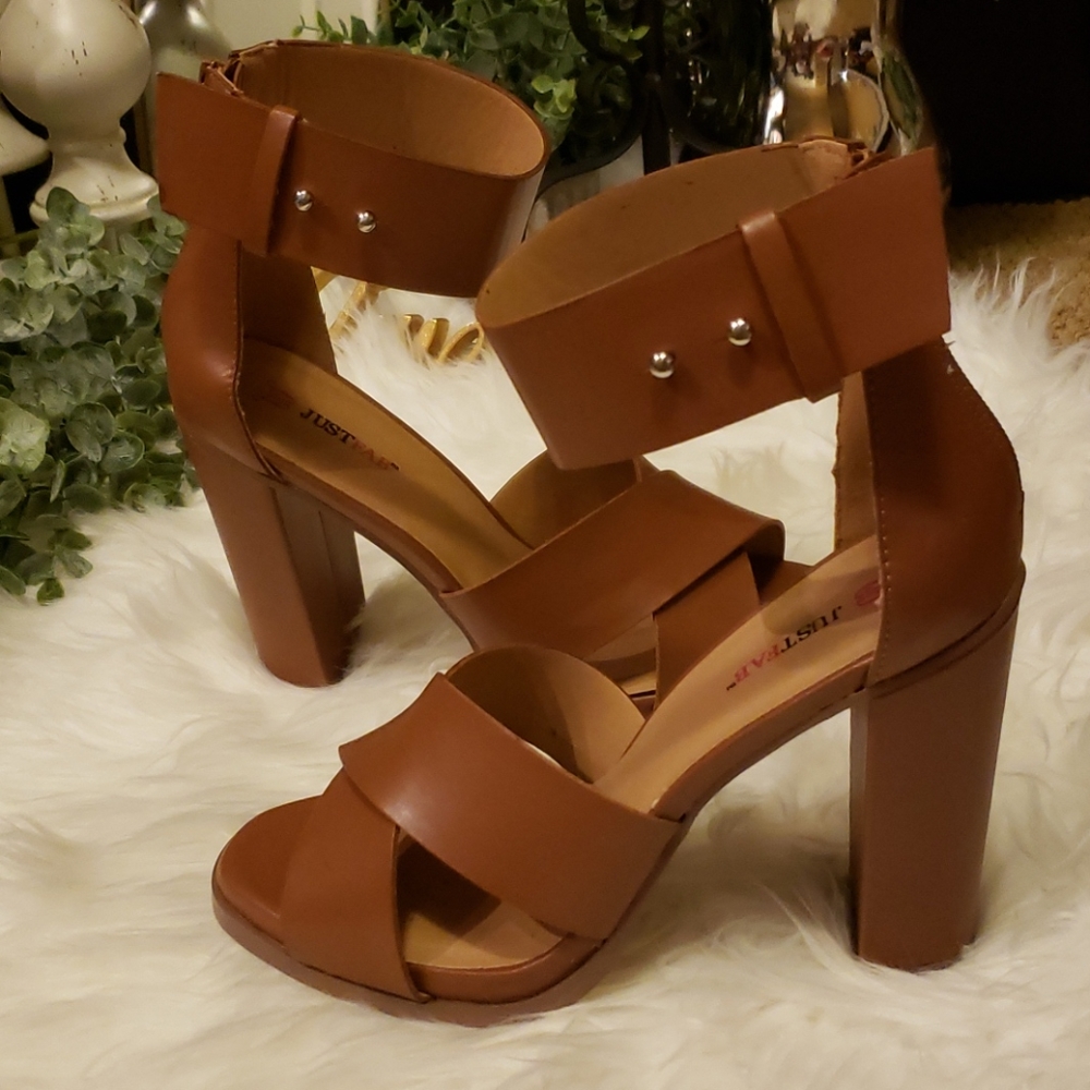 JUSTFAB Brown thick heel Size 9 - NEW!!